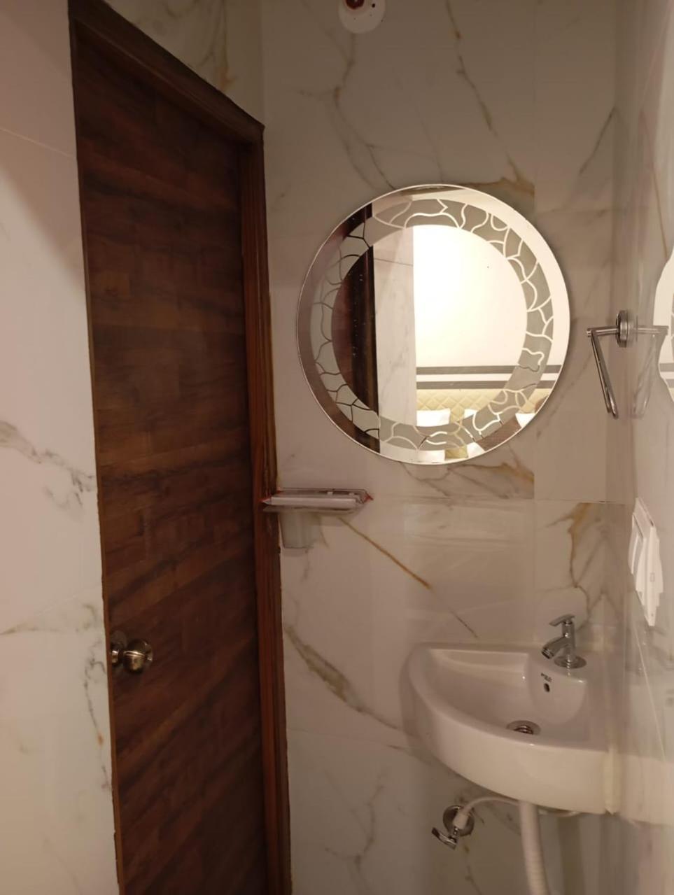 Aadya Inn New Luxury Hotel Tirupati Exterior photo