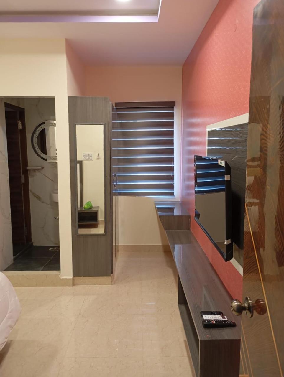 Aadya Inn New Luxury Hotel Tirupati Exterior photo