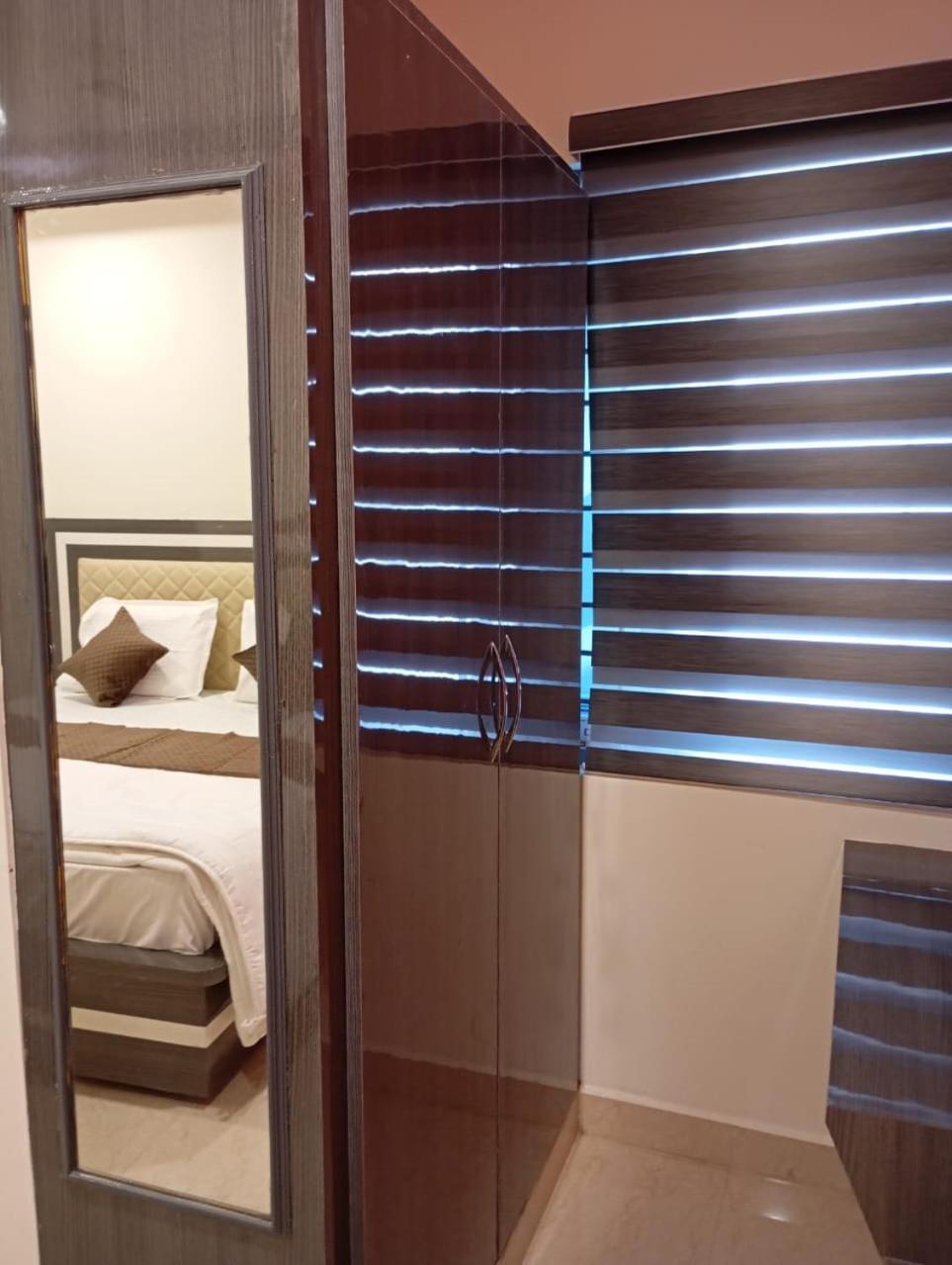 Aadya Inn New Luxury Hotel Tirupati Exterior photo