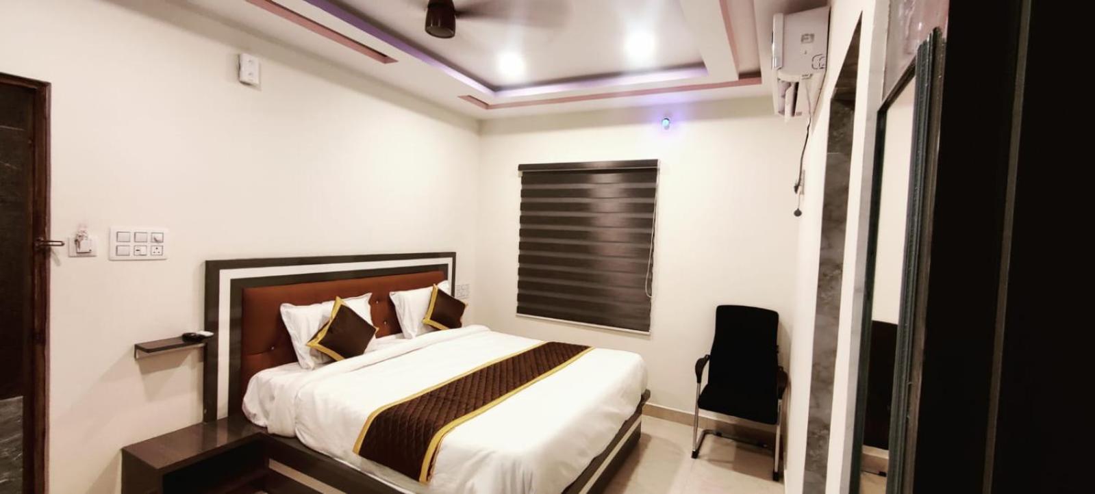 Aadya Inn New Luxury Hotel Tirupati Exterior photo